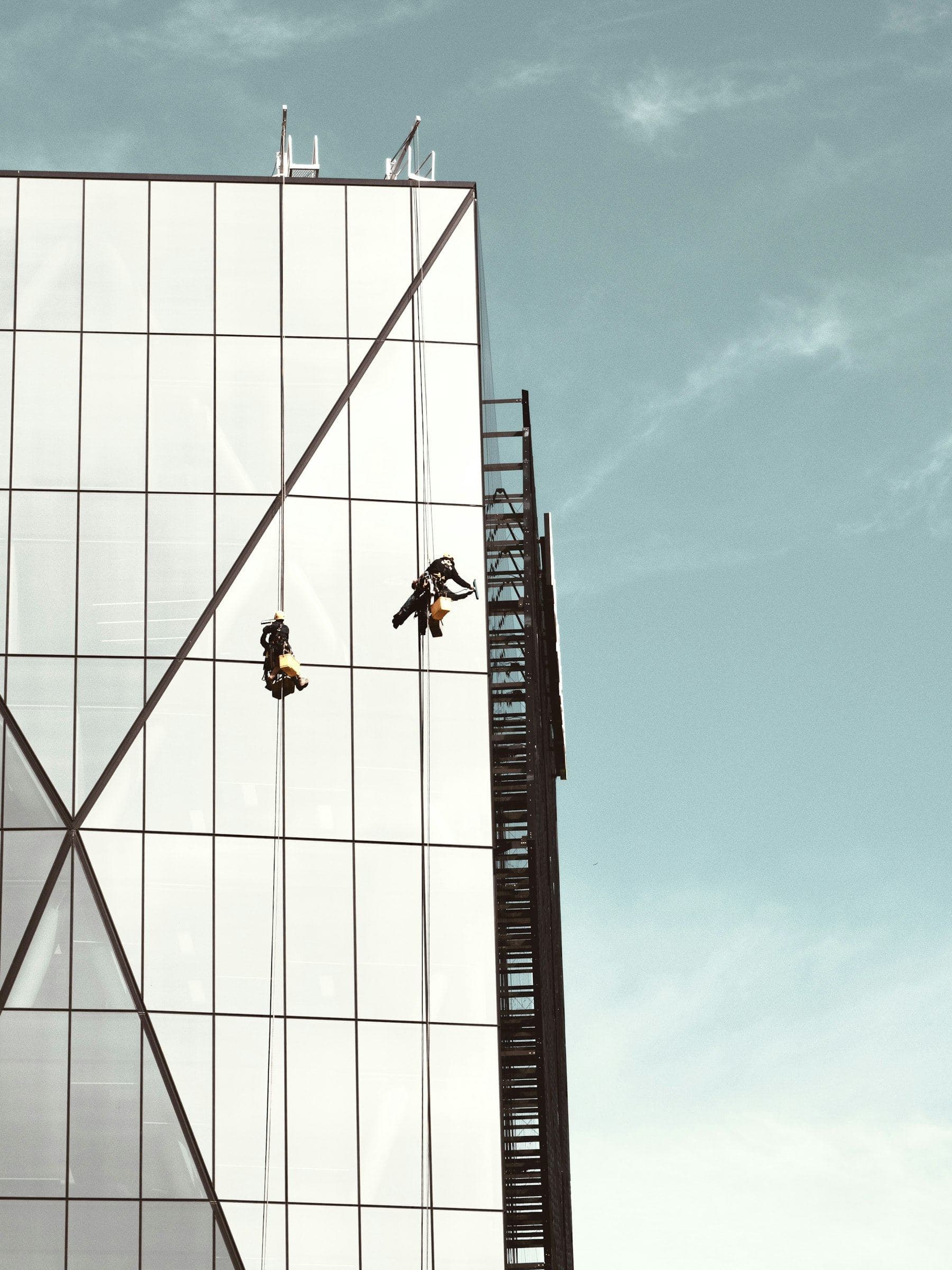 High-rise glass & facade cleaning